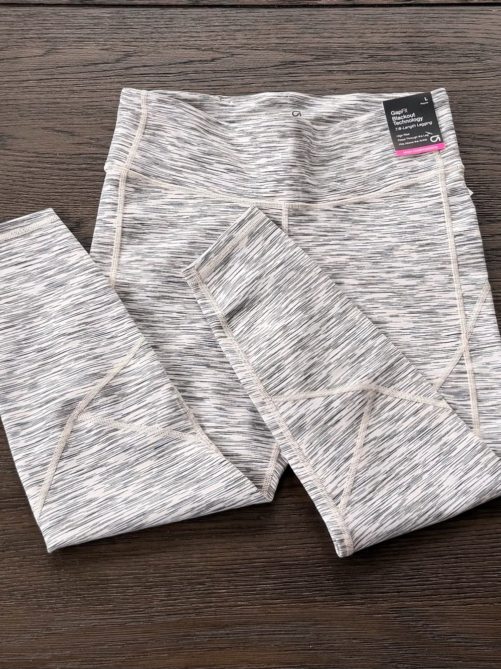 โญ๏ธ NWT Gap Blackout Leggings